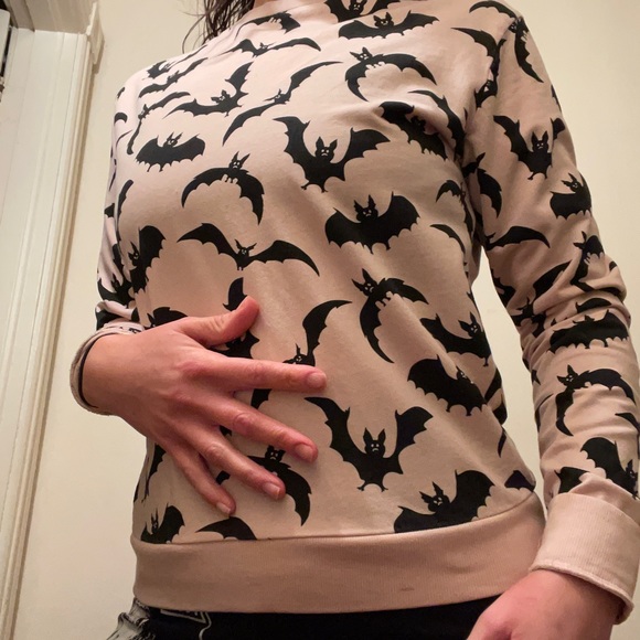 Light Pastel Pink Bat Sweater H&M Divided - Picture 1 of 5